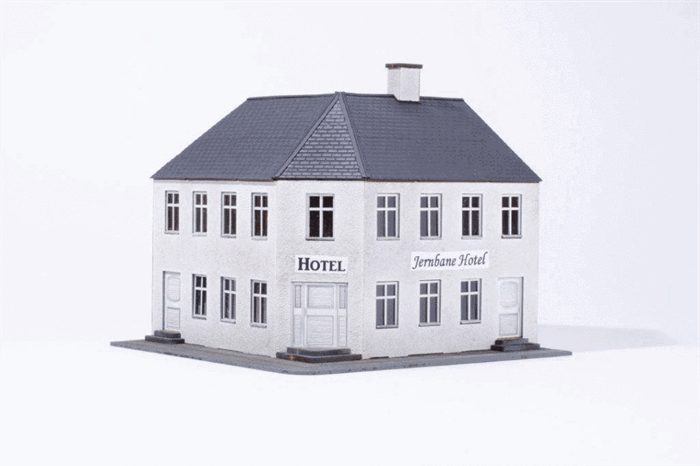 Hobbytrade 87202 Hjørnehus med hotel, H0 NYHED 2019